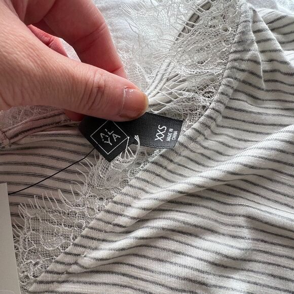 Francesca’s Nickie Lace Trim Striped Top Color Ivory & Grey Striped size XXS - Picture 12 of 13